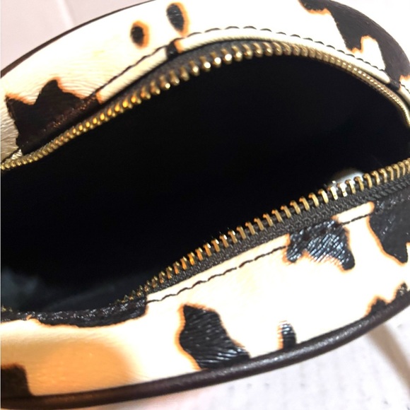 Wild fable cow print crossbody handbag - Picture 6 of 8